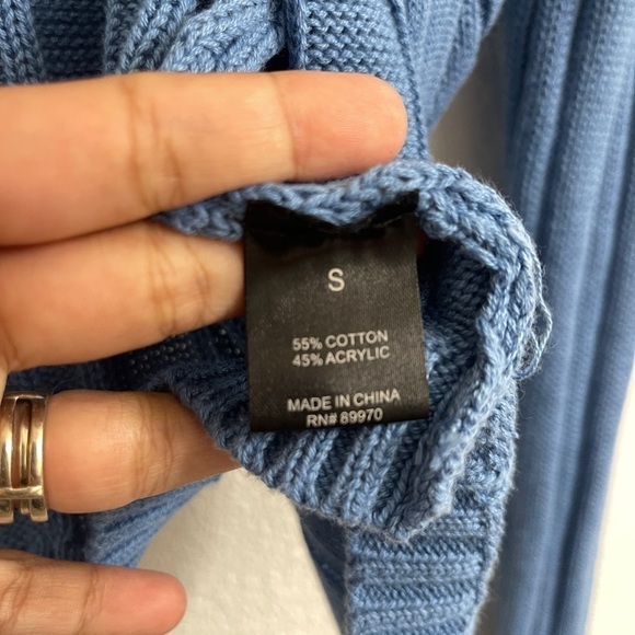 BIN#5 - FASHION NOVA Women’s Small Hooded Cropped Sweater - Picture 9 of 14